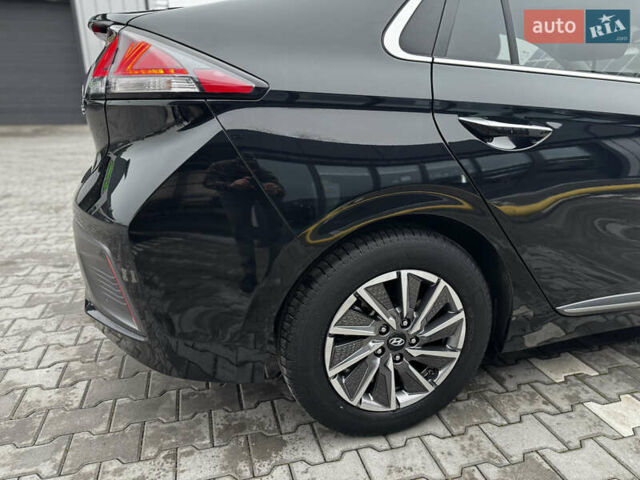 Черный Хендай Ioniq, объемом двигателя 0 л и пробегом 47 тыс. км за 16100 $, фото 62 на Automoto.ua