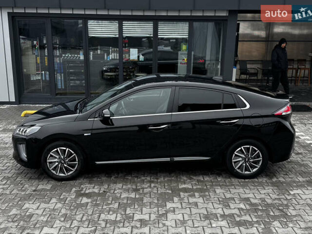 Черный Хендай Ioniq, объемом двигателя 0 л и пробегом 47 тыс. км за 16100 $, фото 11 на Automoto.ua