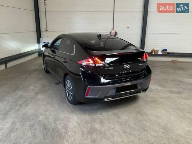 Чорний Хендай Ioniq, об'ємом двигуна 0 л та пробігом 127 тис. км за 16145 $, фото 3 на Automoto.ua