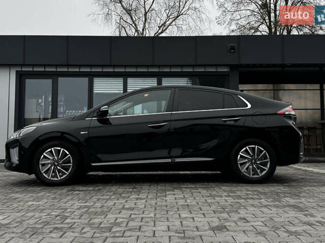 Черный Хендай Ioniq, объемом двигателя 0 л и пробегом 47 тыс. км за 16100 $, фото 2 на Automoto.ua
