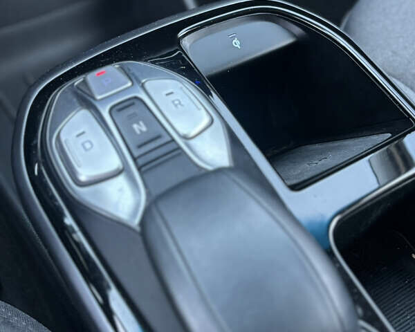 Черный Хендай Ioniq, объемом двигателя 0 л и пробегом 158 тыс. км за 15450 $, фото 28 на Automoto.ua