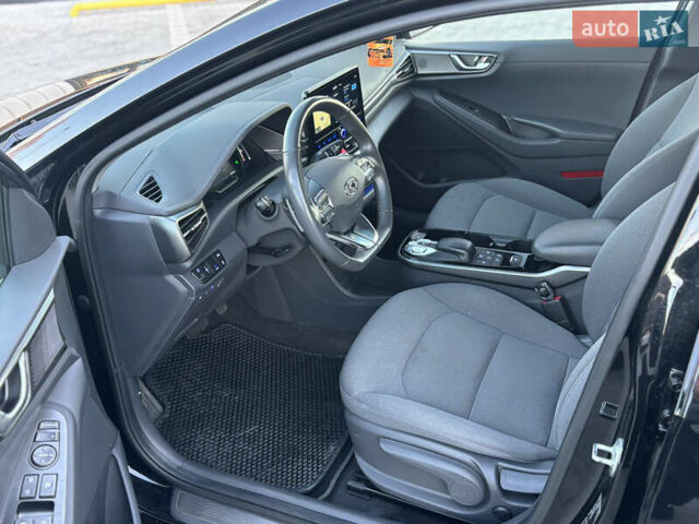 Черный Хендай Ioniq, объемом двигателя 0 л и пробегом 158 тыс. км за 15450 $, фото 22 на Automoto.ua