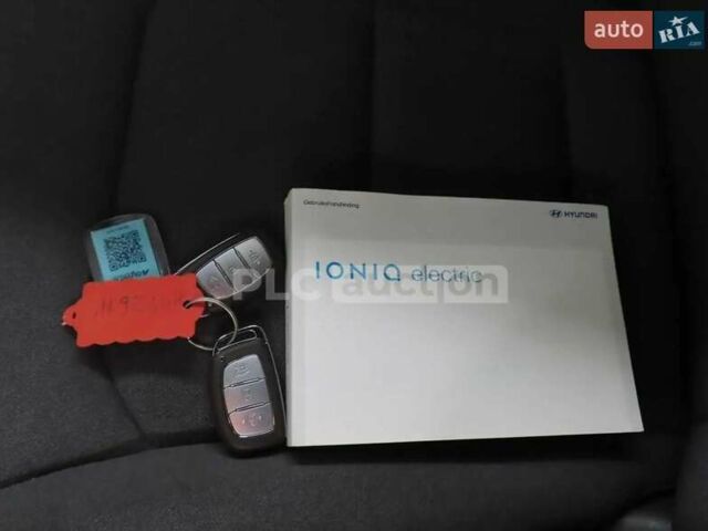 Черный Хендай Ioniq, объемом двигателя 0 л и пробегом 107 тыс. км за 15638 $, фото 6 на Automoto.ua