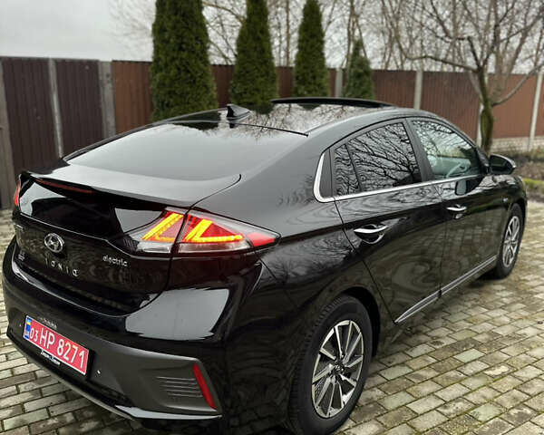 Черный Хендай Ioniq, объемом двигателя 0 л и пробегом 119 тыс. км за 15999 $, фото 5 на Automoto.ua
