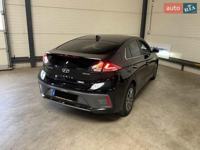 Чорний Хендай Ioniq, об'ємом двигуна 0 л та пробігом 127 тис. км за 16145 $, фото 2 на Automoto.ua