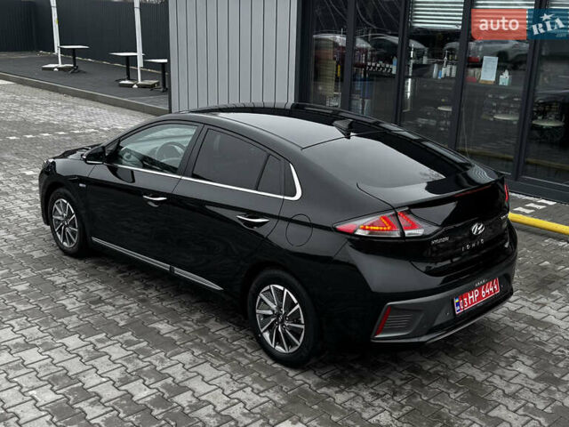 Черный Хендай Ioniq, объемом двигателя 0 л и пробегом 47 тыс. км за 16100 $, фото 12 на Automoto.ua