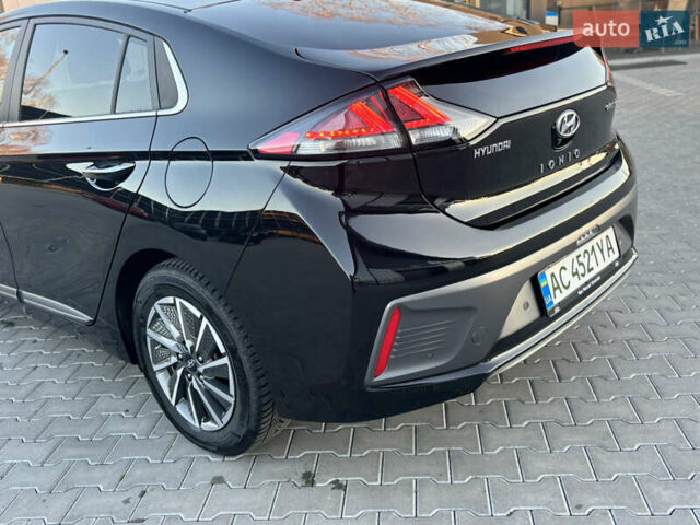 Черный Хендай Ioniq, объемом двигателя 0 л и пробегом 158 тыс. км за 15450 $, фото 8 на Automoto.ua
