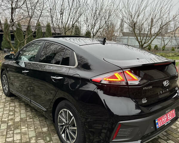 Черный Хендай Ioniq, объемом двигателя 0 л и пробегом 119 тыс. км за 15999 $, фото 4 на Automoto.ua