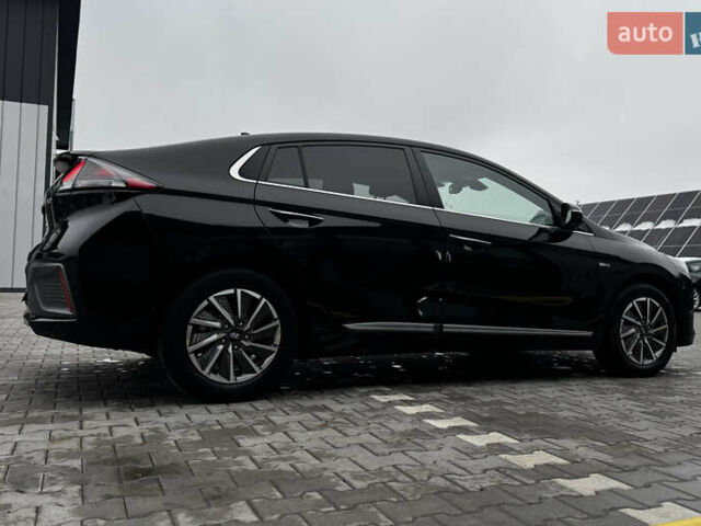 Черный Хендай Ioniq, объемом двигателя 0 л и пробегом 47 тыс. км за 16100 $, фото 6 на Automoto.ua