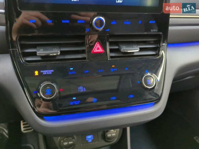 Черный Хендай Ioniq, объемом двигателя 0 л и пробегом 119 тыс. км за 16500 $, фото 11 на Automoto.ua