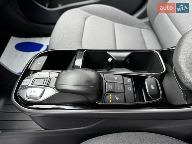 Черный Хендай Ioniq, объемом двигателя 0 л и пробегом 47 тыс. км за 16100 $, фото 32 на Automoto.ua