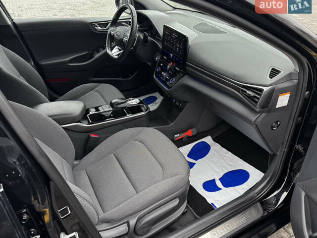 Черный Хендай Ioniq, объемом двигателя 0 л и пробегом 47 тыс. км за 16100 $, фото 41 на Automoto.ua