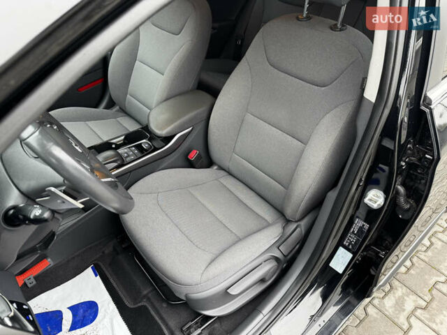 Черный Хендай Ioniq, объемом двигателя 0 л и пробегом 47 тыс. км за 16100 $, фото 33 на Automoto.ua