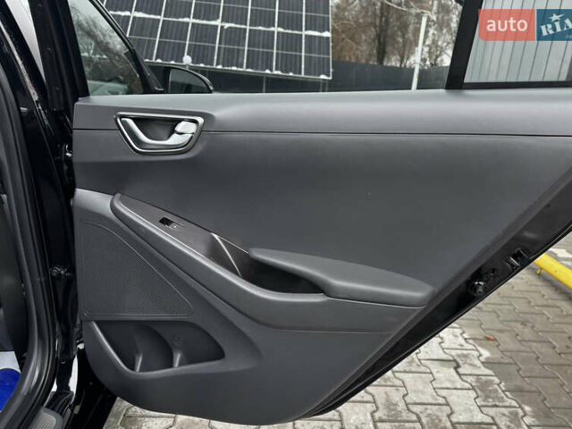 Черный Хендай Ioniq, объемом двигателя 0 л и пробегом 47 тыс. км за 16100 $, фото 43 на Automoto.ua