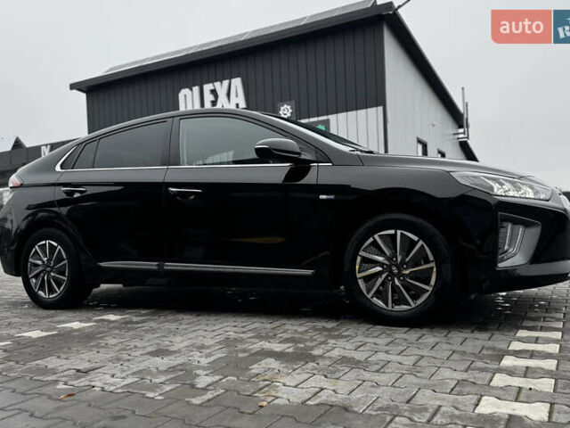 Черный Хендай Ioniq, объемом двигателя 0 л и пробегом 47 тыс. км за 16100 $, фото 7 на Automoto.ua