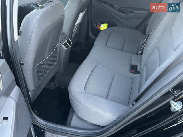 Черный Хендай Ioniq, объемом двигателя 0 л и пробегом 158 тыс. км за 15450 $, фото 30 на Automoto.ua