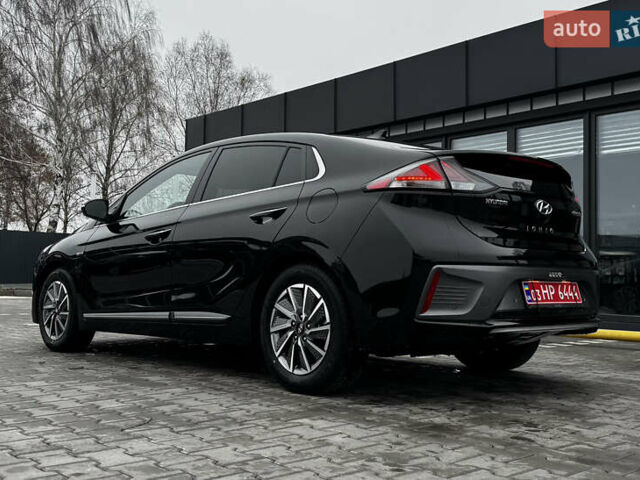 Черный Хендай Ioniq, объемом двигателя 0 л и пробегом 47 тыс. км за 16100 $, фото 3 на Automoto.ua