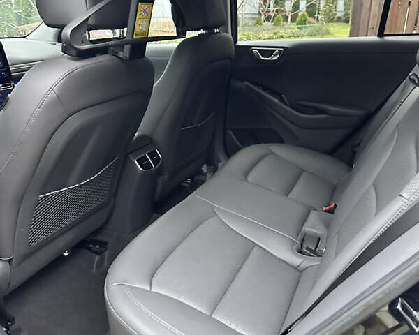 Черный Хендай Ioniq, объемом двигателя 0 л и пробегом 119 тыс. км за 15999 $, фото 14 на Automoto.ua