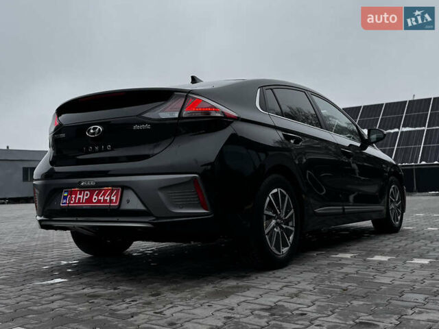 Черный Хендай Ioniq, объемом двигателя 0 л и пробегом 47 тыс. км за 16100 $, фото 5 на Automoto.ua