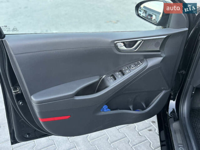 Черный Хендай Ioniq, объемом двигателя 0 л и пробегом 158 тыс. км за 15450 $, фото 21 на Automoto.ua