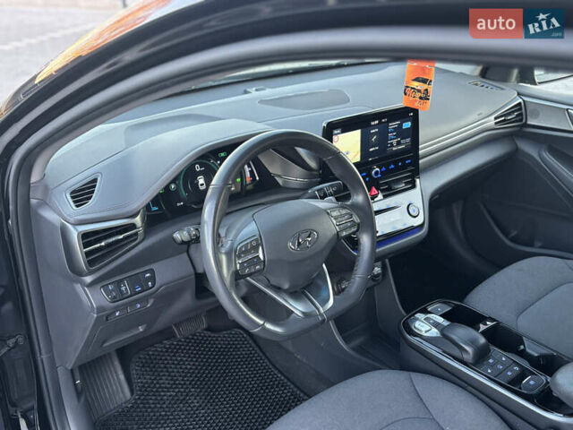 Черный Хендай Ioniq, объемом двигателя 0 л и пробегом 158 тыс. км за 15450 $, фото 23 на Automoto.ua