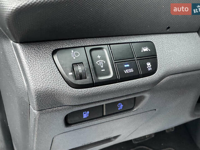 Черный Хендай Ioniq, объемом двигателя 0 л и пробегом 47 тыс. км за 16100 $, фото 46 на Automoto.ua