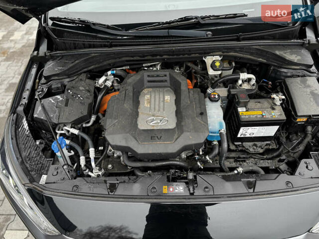 Черный Хендай Ioniq, объемом двигателя 0 л и пробегом 47 тыс. км за 16100 $, фото 52 на Automoto.ua