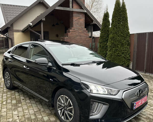 Черный Хендай Ioniq, объемом двигателя 0 л и пробегом 119 тыс. км за 15999 $, фото 8 на Automoto.ua