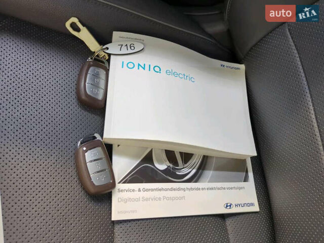 Черный Хендай Ioniq, объемом двигателя 0 л и пробегом 119 тыс. км за 16500 $, фото 9 на Automoto.ua