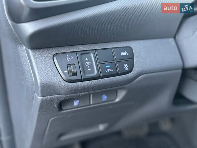 Черный Хендай Ioniq, объемом двигателя 0 л и пробегом 158 тыс. км за 15450 $, фото 25 на Automoto.ua