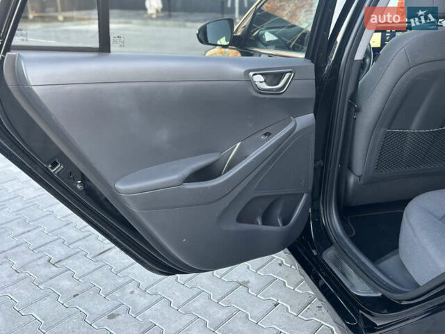 Черный Хендай Ioniq, объемом двигателя 0 л и пробегом 158 тыс. км за 15450 $, фото 29 на Automoto.ua