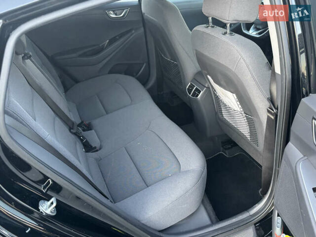 Черный Хендай Ioniq, объемом двигателя 0 л и пробегом 158 тыс. км за 15450 $, фото 34 на Automoto.ua