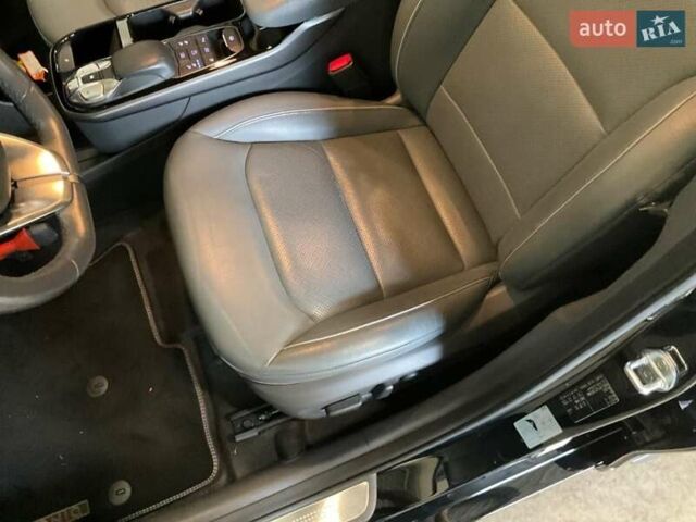 Чорний Хендай Ioniq, об'ємом двигуна 0 л та пробігом 127 тис. км за 16145 $, фото 4 на Automoto.ua