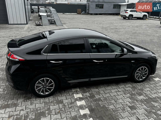 Черный Хендай Ioniq, объемом двигателя 0 л и пробегом 47 тыс. км за 16100 $, фото 15 на Automoto.ua