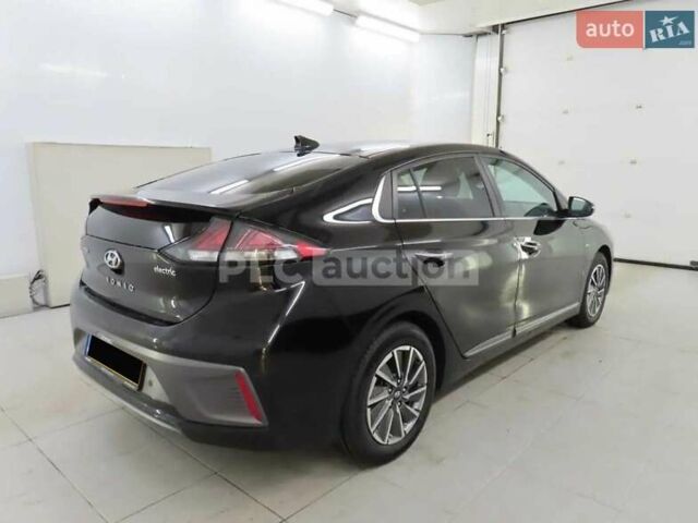 Черный Хендай Ioniq, объемом двигателя 0 л и пробегом 107 тыс. км за 15638 $, фото 1 на Automoto.ua