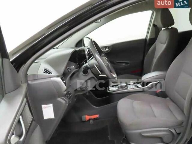 Черный Хендай Ioniq, объемом двигателя 0 л и пробегом 107 тыс. км за 15638 $, фото 4 на Automoto.ua