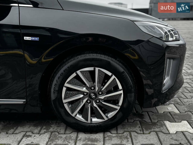 Черный Хендай Ioniq, объемом двигателя 0 л и пробегом 47 тыс. км за 16100 $, фото 59 на Automoto.ua