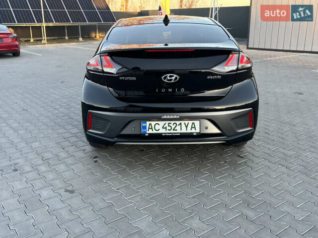Черный Хендай Ioniq, объемом двигателя 0 л и пробегом 158 тыс. км за 15450 $, фото 9 на Automoto.ua