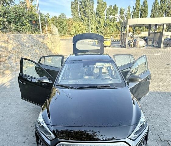 Черный Хендай Ioniq, объемом двигателя 0 л и пробегом 41 тыс. км за 16496 $, фото 6 на Automoto.ua