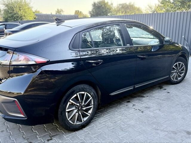 Черный Хендай Ioniq, объемом двигателя 0 л и пробегом 41 тыс. км за 16496 $, фото 10 на Automoto.ua