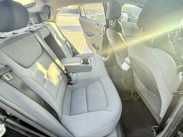 Черный Хендай Ioniq, объемом двигателя 0 л и пробегом 41 тыс. км за 16496 $, фото 4 на Automoto.ua