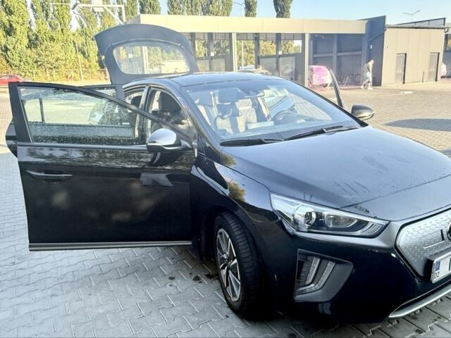 Черный Хендай Ioniq, объемом двигателя 0 л и пробегом 41 тыс. км за 16496 $, фото 19 на Automoto.ua
