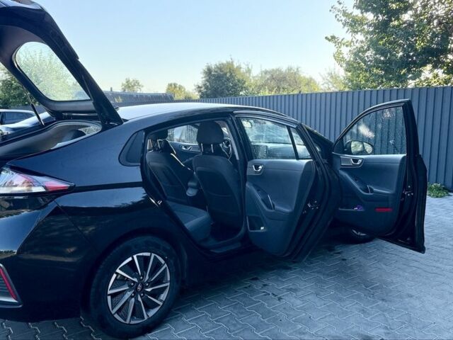 Черный Хендай Ioniq, объемом двигателя 0 л и пробегом 41 тыс. км за 16496 $, фото 3 на Automoto.ua