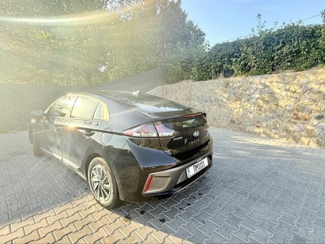 Черный Хендай Ioniq, объемом двигателя 0 л и пробегом 41 тыс. км за 16496 $, фото 8 на Automoto.ua