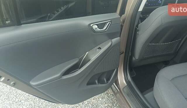 Коричневый Хендай Ioniq, объемом двигателя 0 л и пробегом 87 тыс. км за 15000 $, фото 2 на Automoto.ua