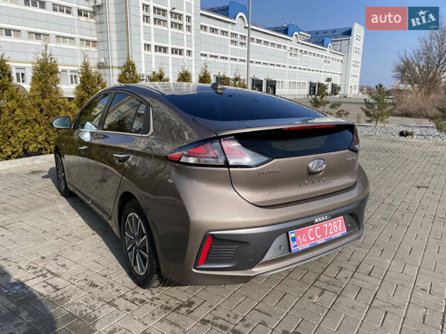 Коричневий Хендай Ioniq, об'ємом двигуна 0 л та пробігом 76 тис. км за 15500 $, фото 2 на Automoto.ua