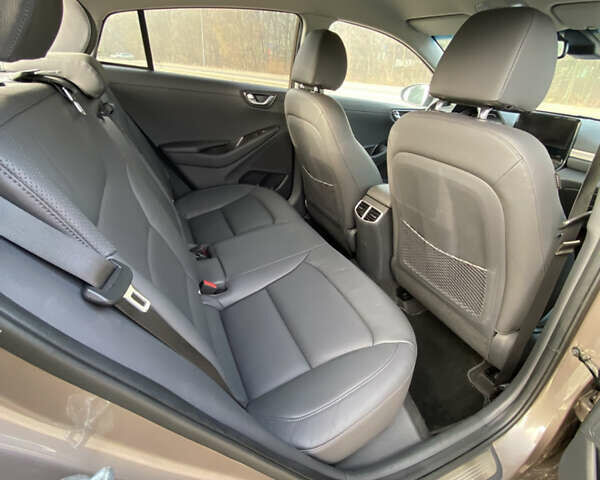 Коричневий Хендай Ioniq, об'ємом двигуна 0 л та пробігом 76 тис. км за 15500 $, фото 30 на Automoto.ua