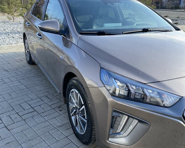 Коричневий Хендай Ioniq, об'ємом двигуна 0 л та пробігом 76 тис. км за 15500 $, фото 3 на Automoto.ua