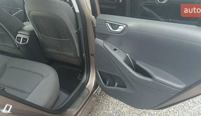 Коричневый Хендай Ioniq, объемом двигателя 0 л и пробегом 87 тыс. км за 15000 $, фото 24 на Automoto.ua