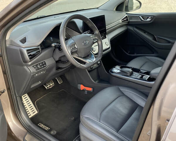 Коричневий Хендай Ioniq, об'ємом двигуна 0 л та пробігом 76 тис. км за 15500 $, фото 16 на Automoto.ua